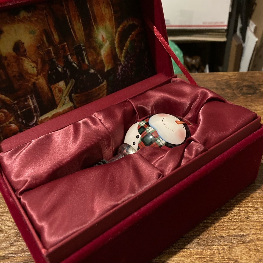 Ne'qwa Art snowman wine stopper